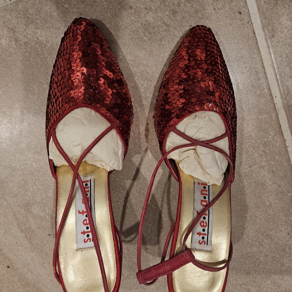 Red sequin - Picture 2 of 3